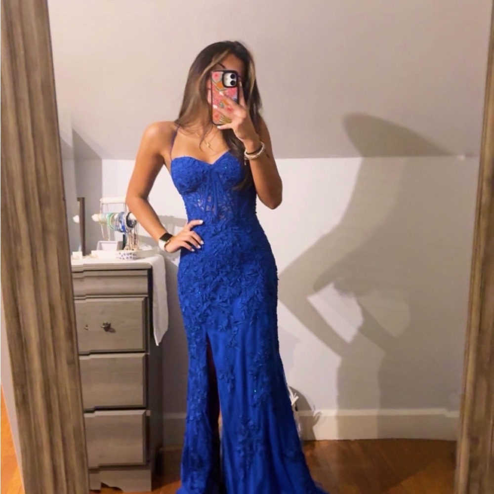 Elegant Blue Lace Evening Gown